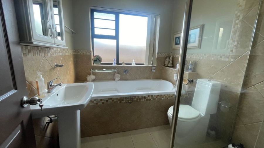 4 Bedroom Property for Sale in Blue Bend Eastern Cape